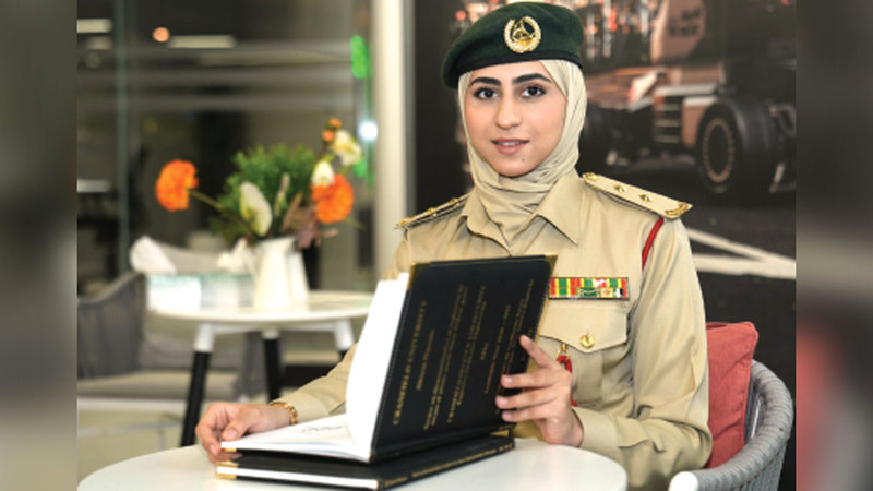 ضابطة في «شرطة دبي» تطهر البيئة من المتفجرات.. بالنباتات