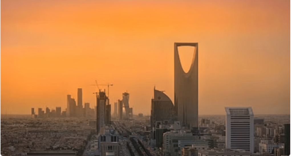 طقس اليوم حار إلى معتدل وأمطار خفيفة على بعض المناطق