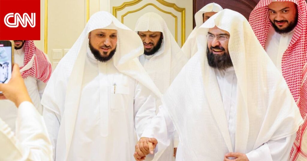 عبدالرحمن السديس وعدد من الأئمة يزورون الشيخ ماهر المعيقلي للاطمئنان على صحته