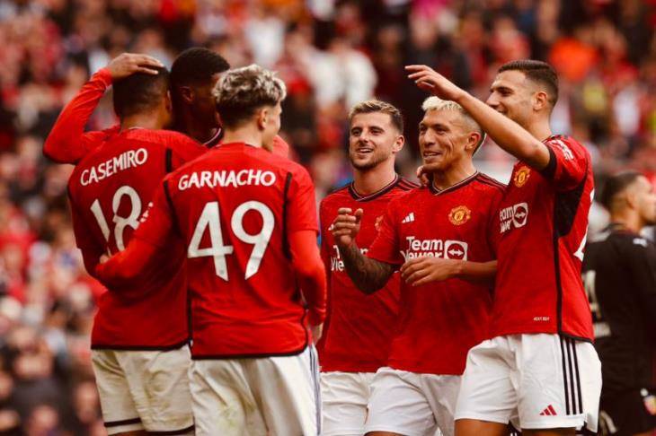 فاران يقود مانشستر يونايتد لأول 3 نقاط في الدوري الإنجليزي بعد الفوز على ولفرهامبتون