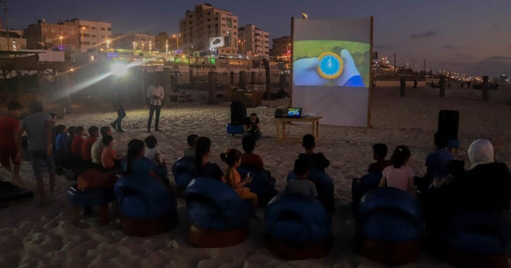 فضاء بحر غزة مخصص لمحبي السينما الغائبة منذ 36 عاما