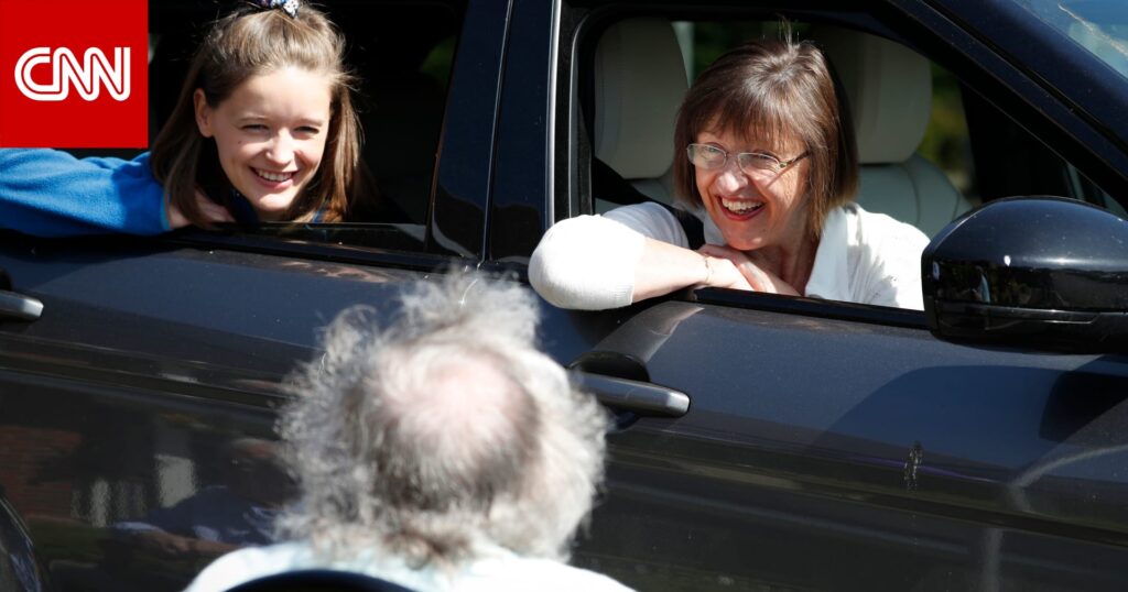 لا تتجاهلهم في المرة المقبلة.. إلقاء التحية على جيرانك قد يحسّن صحتك