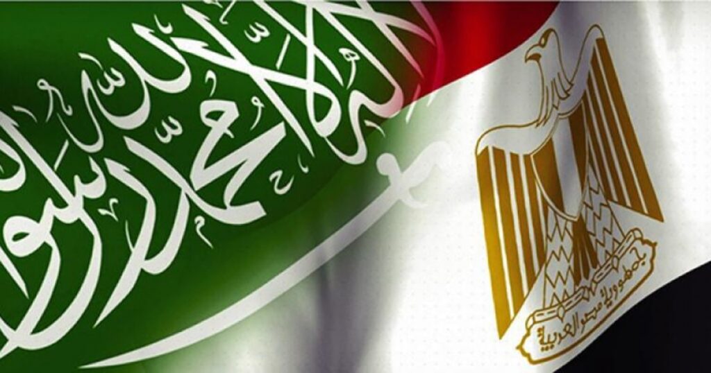 مخرجة مصرية تفجر غضبها وتدافع عن السعودية