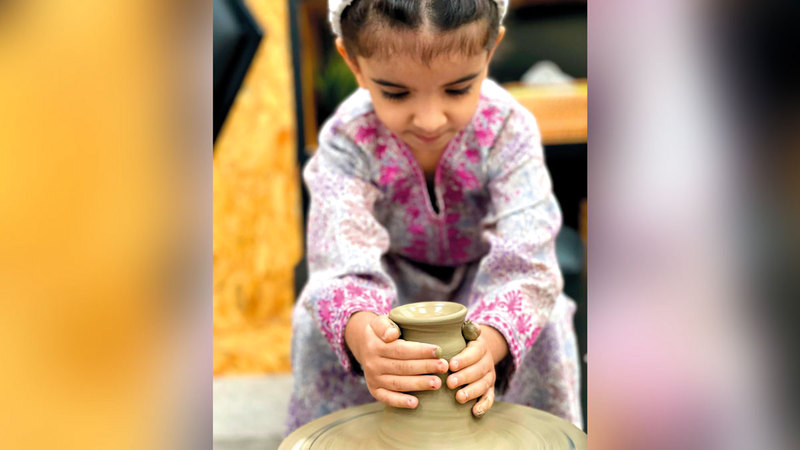 مخيم «فلج المعلا الإبداعي» يجتذب 266 من الأطفال والناشئة