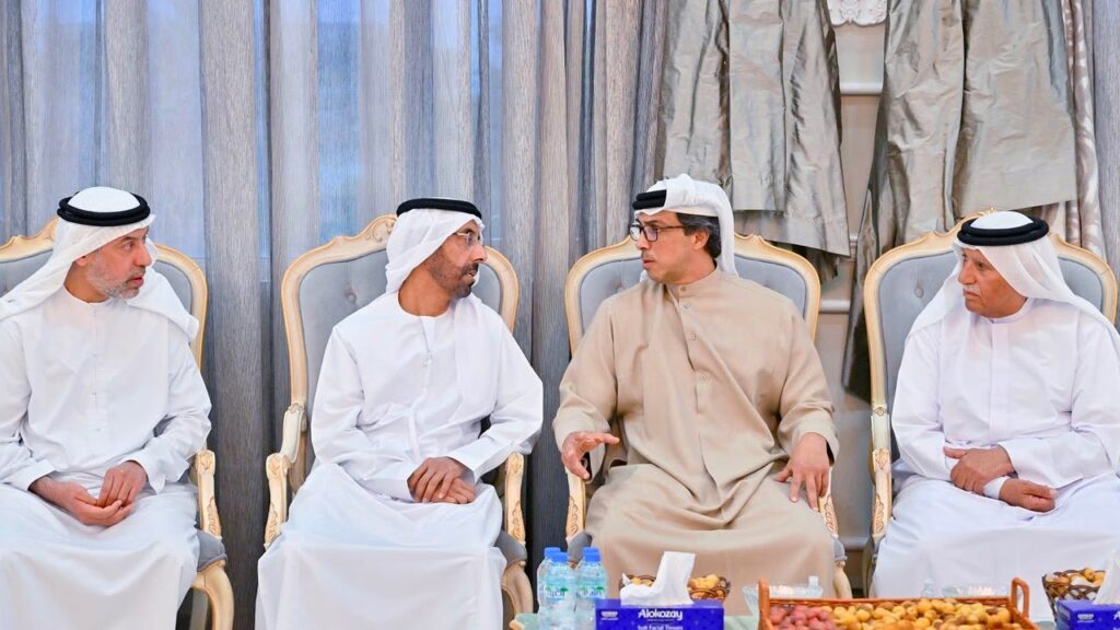 منصور بن زايد يعزي في وفاة شبيب محمد هلال الظاهري