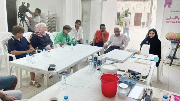 ورشة تتناول تقنيات تكوين اللوحة في «الفنون التشكيليّة»