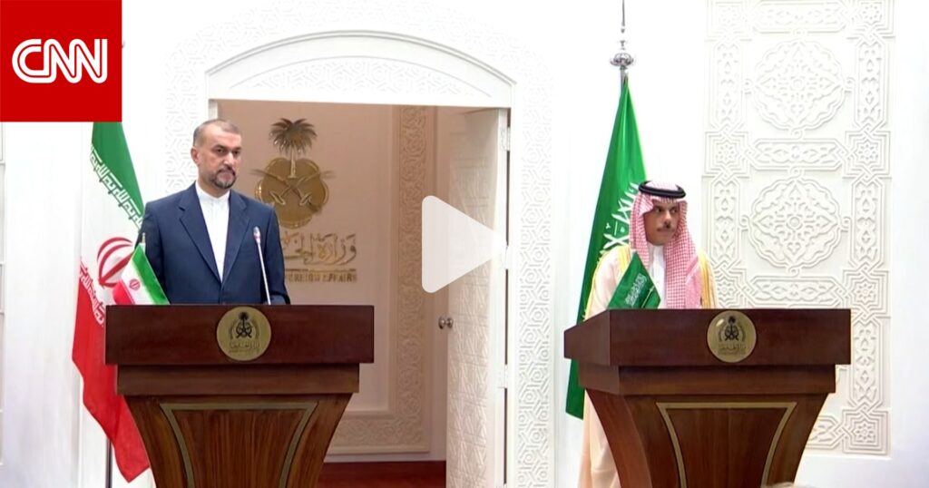وزير خارجية إيران يصف الخليج بـ"الفارسي" أمام نظيره السعودي.. شاهد ما حدث